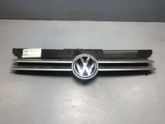 Решетка капота Volkswagen Golf 4 1K0853655A
