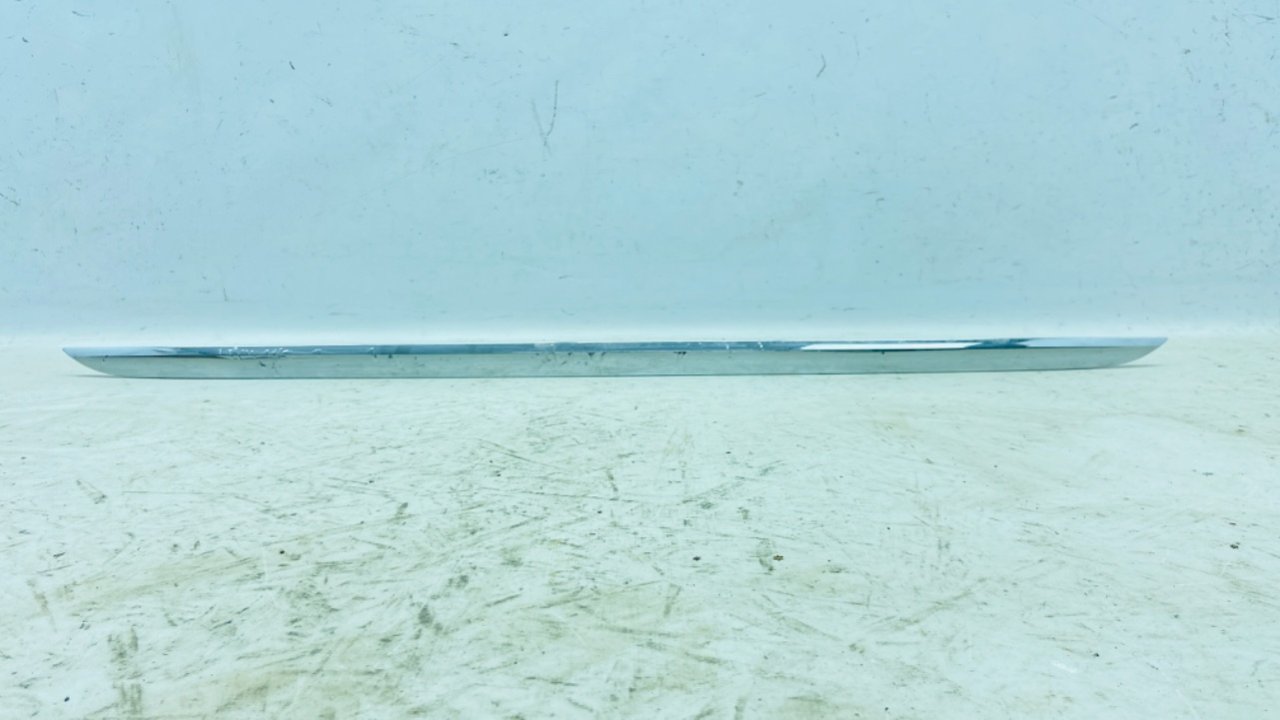 Накладка (молдинг) крышки багажника