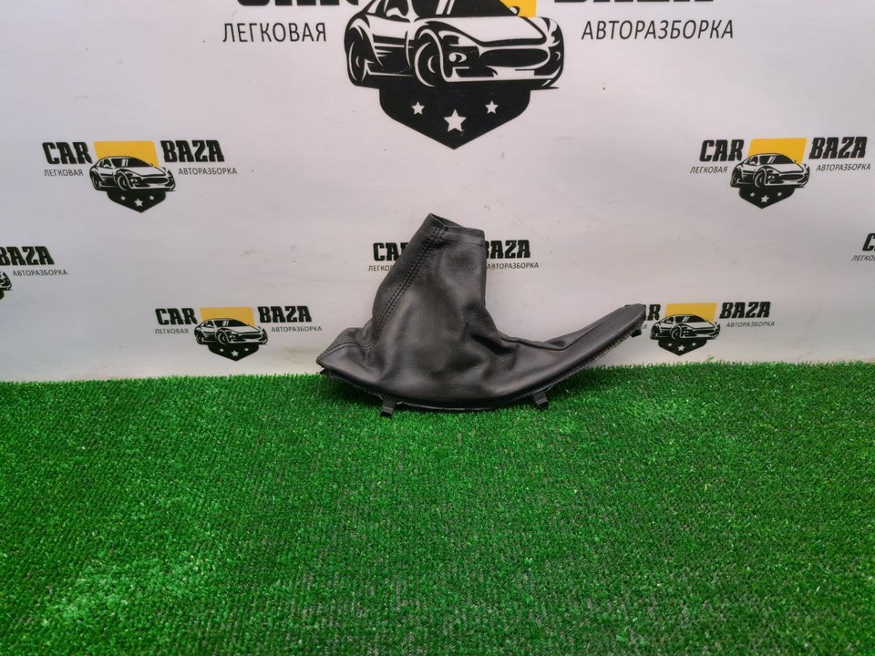  Кожух ручки стояночного тормоза 