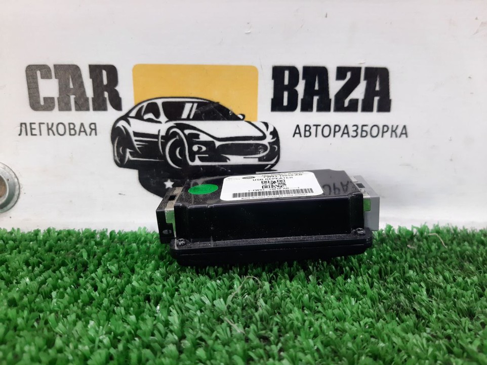  Разъем AUX/USB 