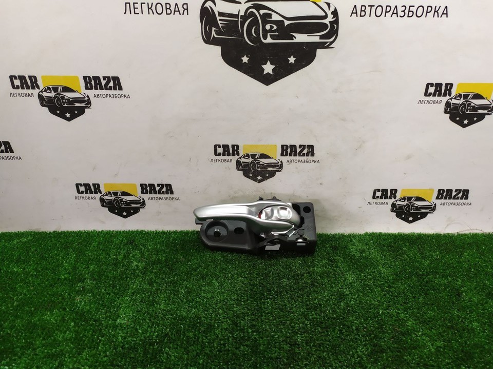  Ручка двери внутренняя передняя правая 