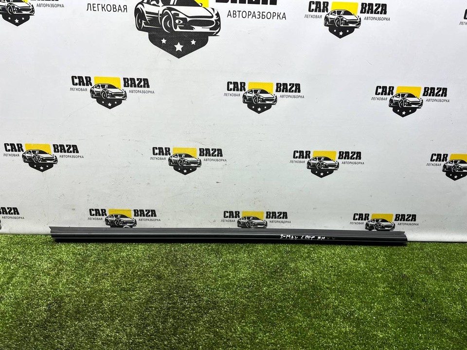  Уплотнитель стекла передний левый внутренний 