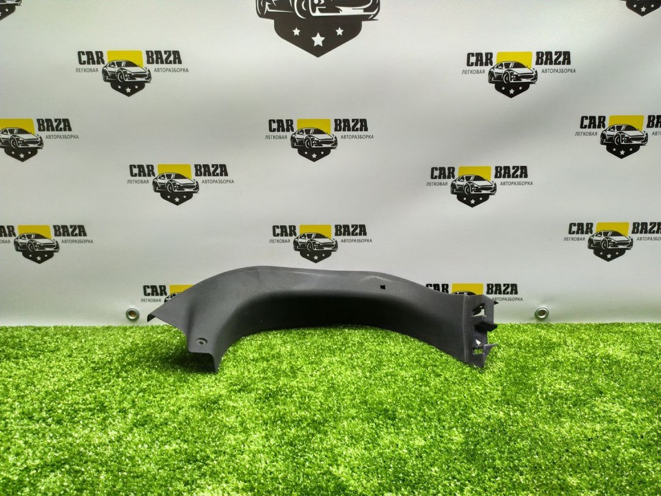  Обшивка двери/крышки багажника правая 