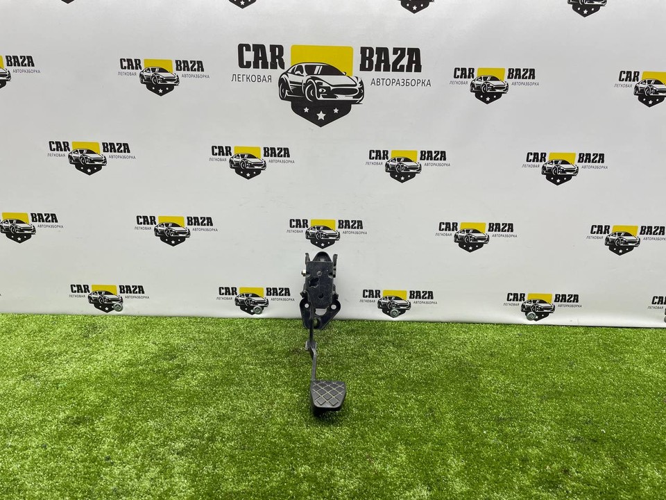  Педаль сцепления 