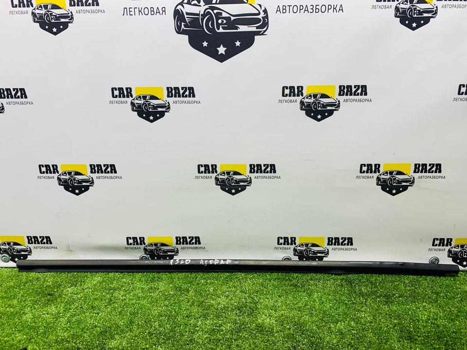 Уплотнитель стекла задний правый 