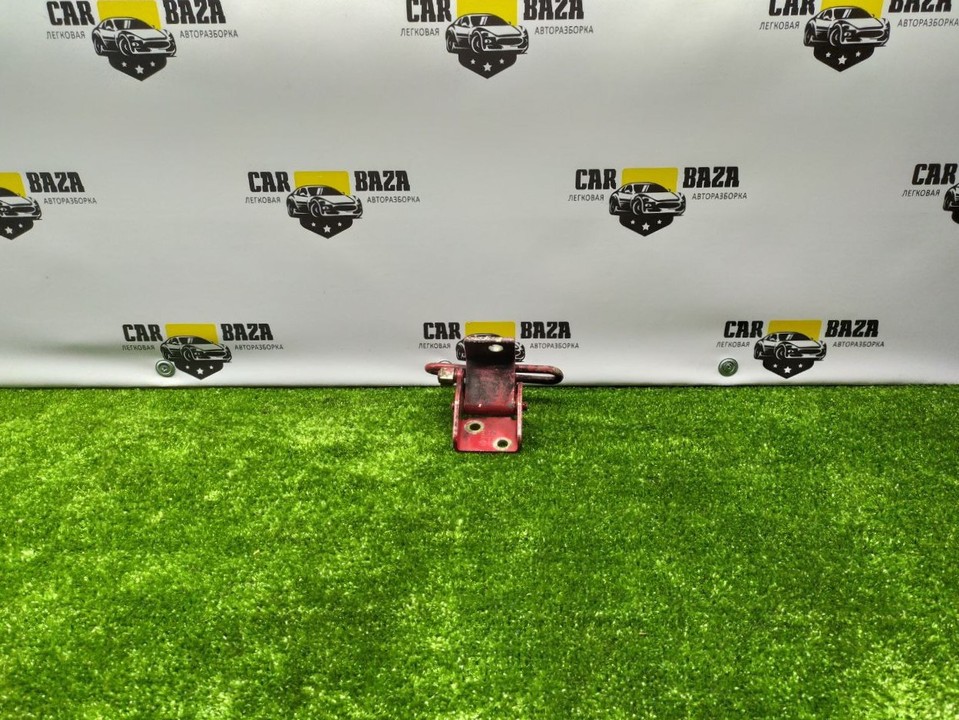Петля двери передней правой