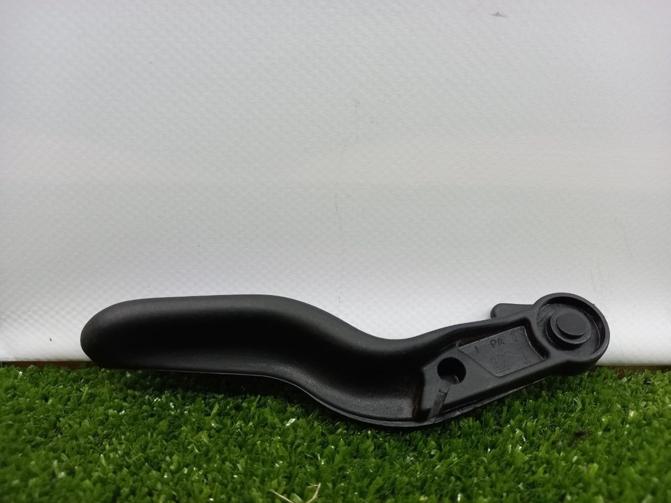  Ручка открывания капота 