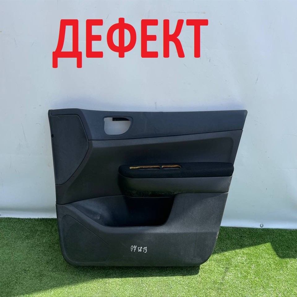  Дверная карта передняя правая 