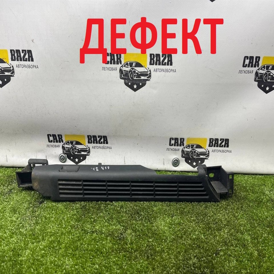 Направляющая шторки багажника правая 
