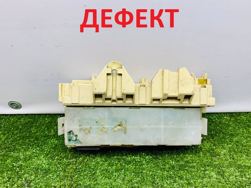  Блок предохранителей 