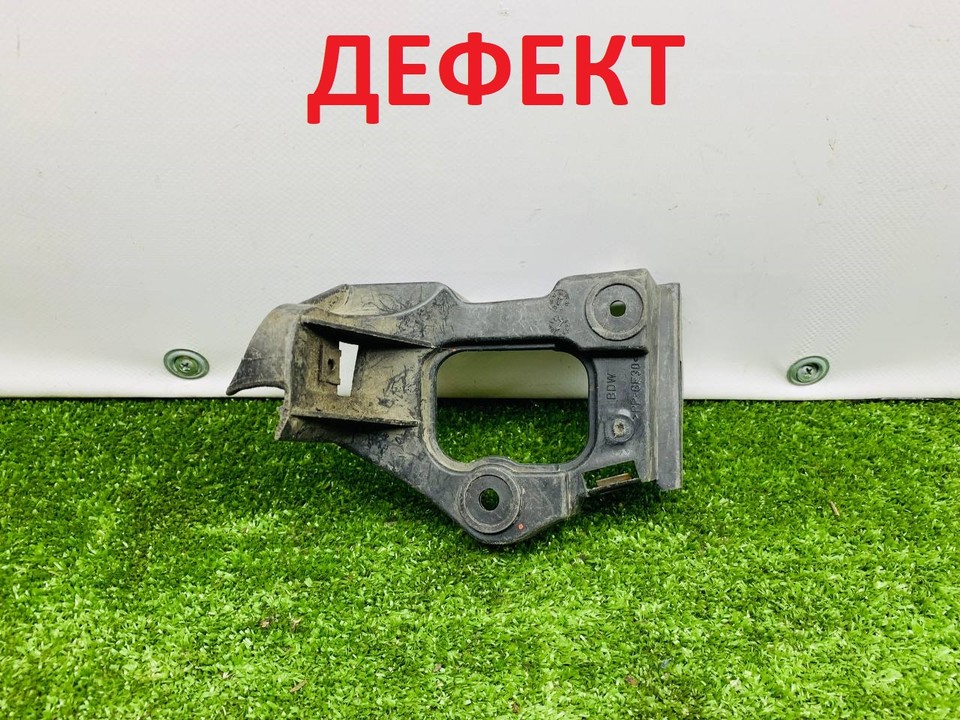  Кронштейн крыла правый 