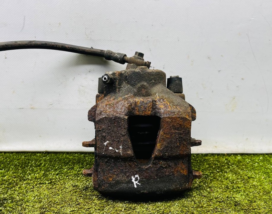  Суппорт передний правый 