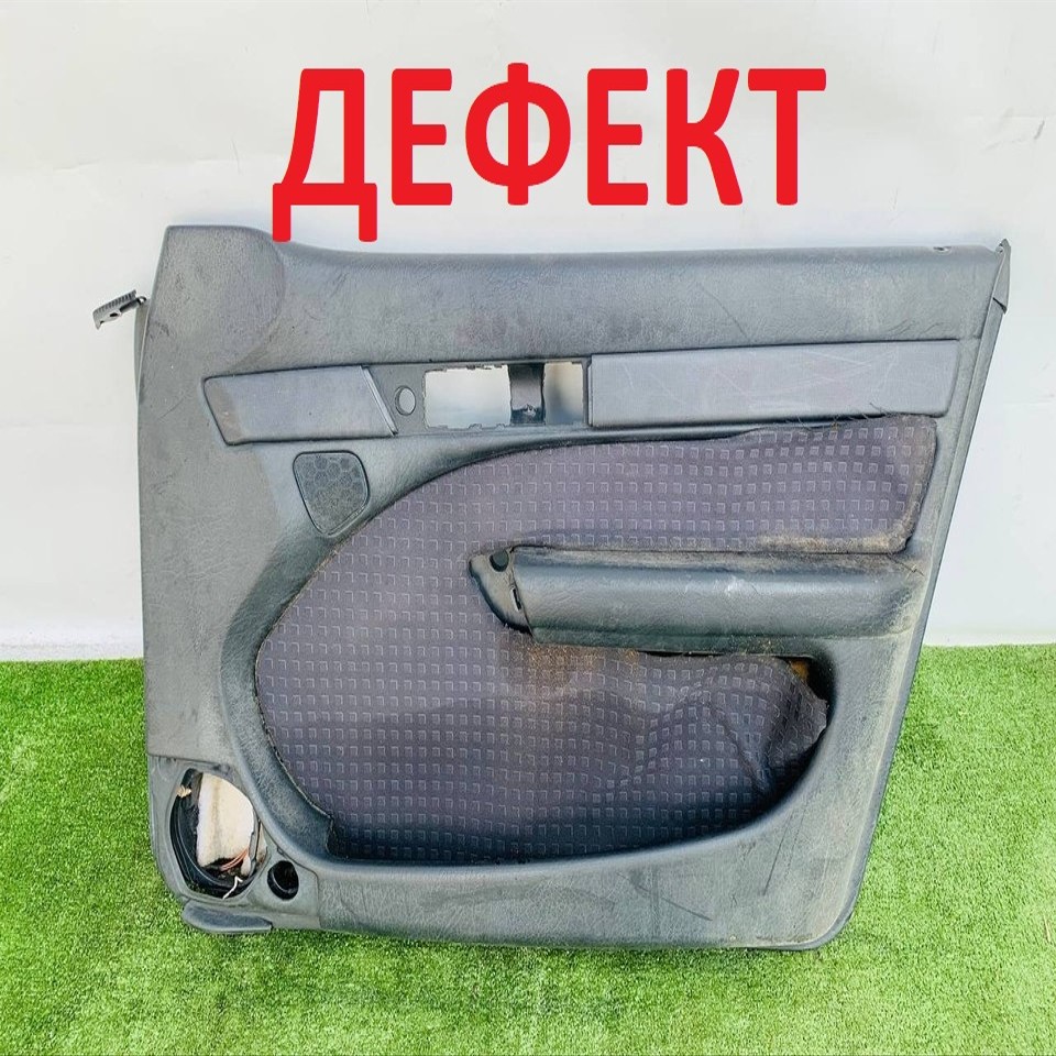  Обшивка двери передняя правая 