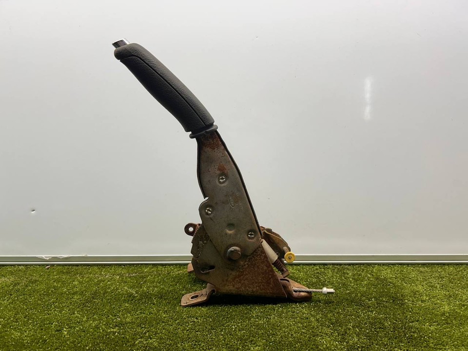  Рычаг стояночного тормоза 