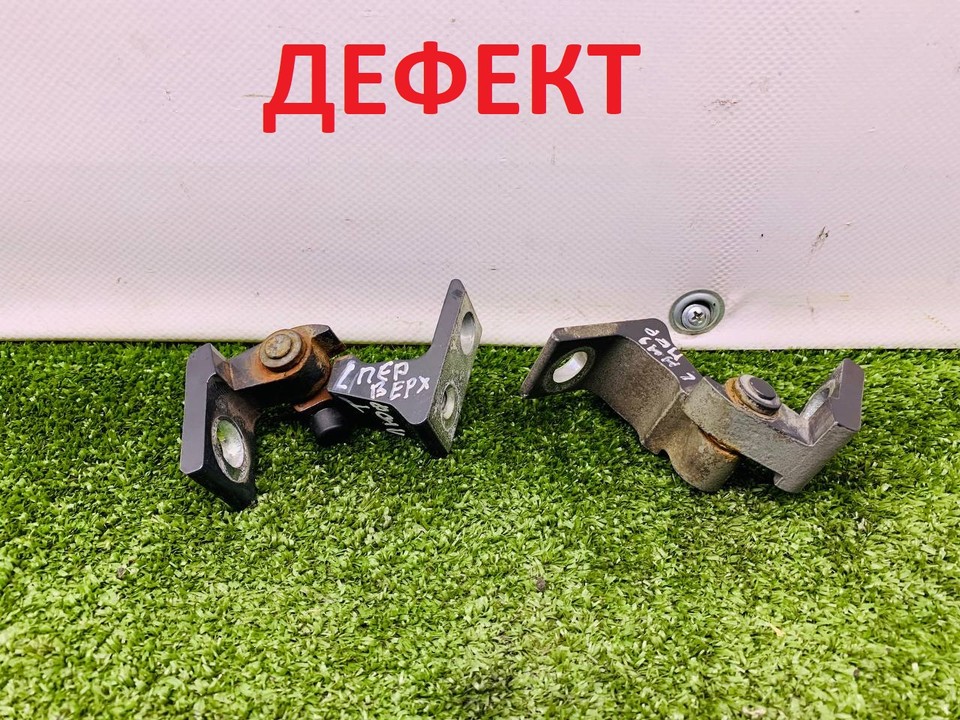 Петля двери передней левой