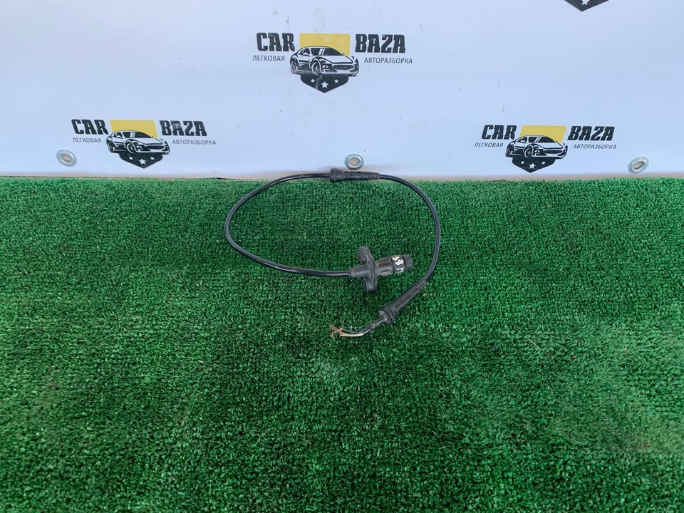  Датчик ABS передний правый (R) 