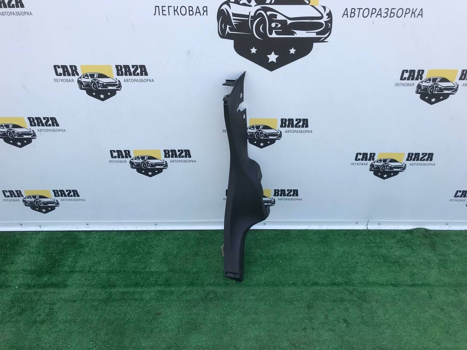  Накладка задней стойки  правой (R) 