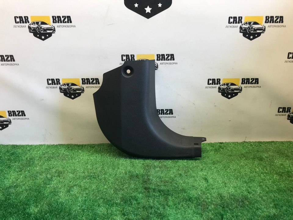  Обшивка стойки (R) 