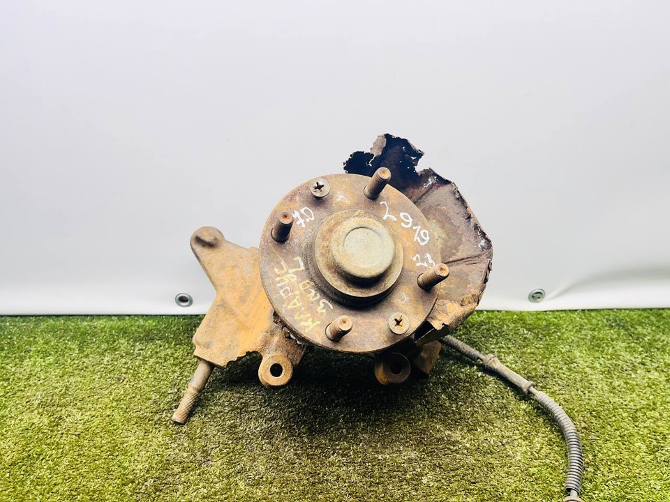  Кулак задний левый 