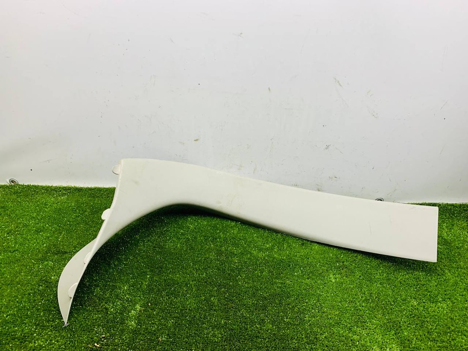  Обшивка крышки багажника правая 