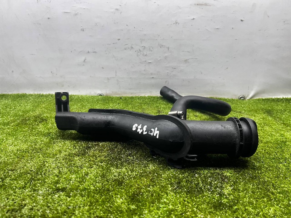  Горловина залива масла 
