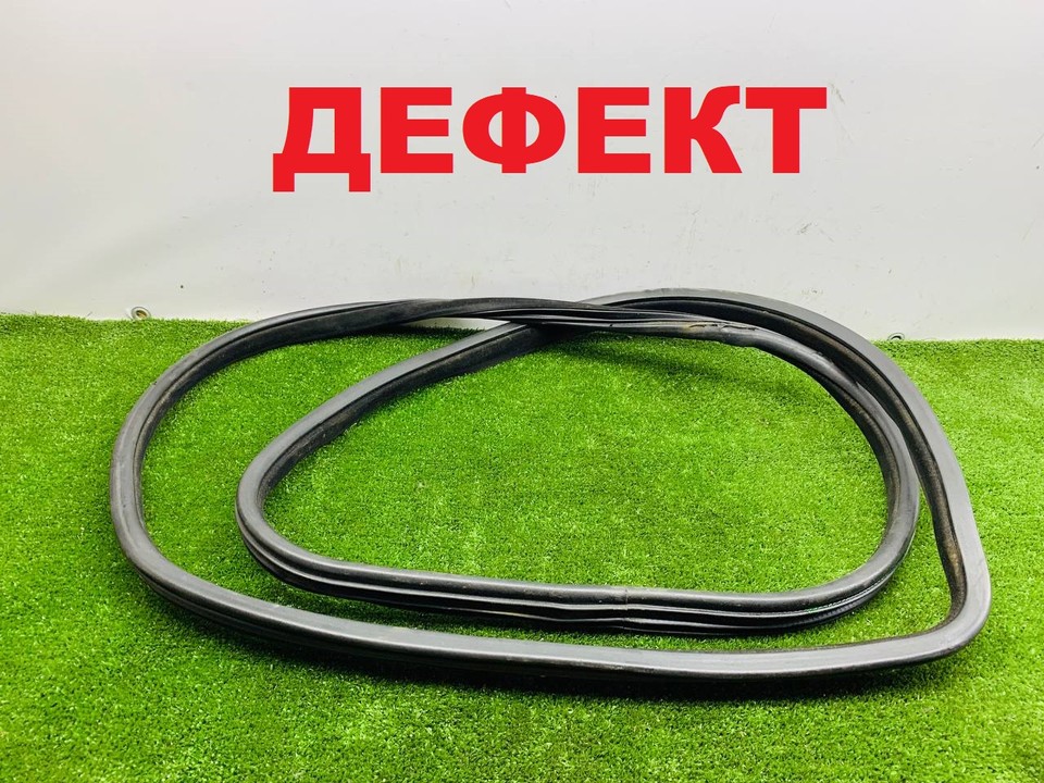  Уплотнитель двери задний левый 