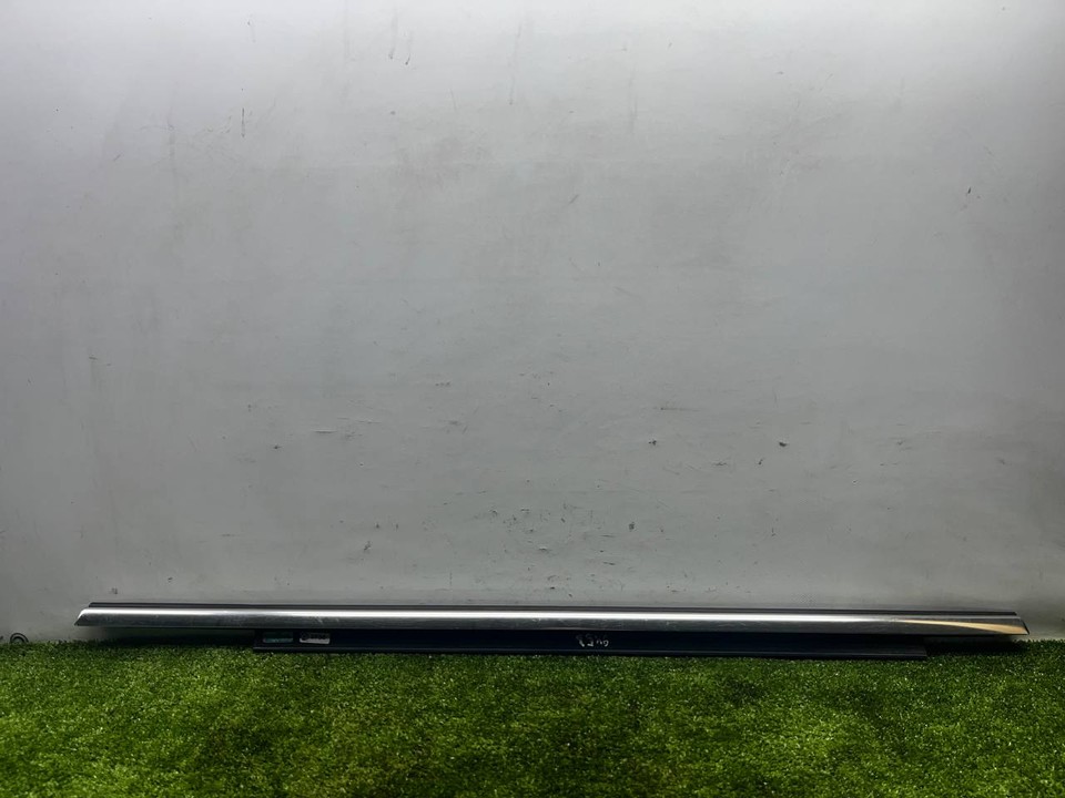  Уплотнитель стекла задний правый 
