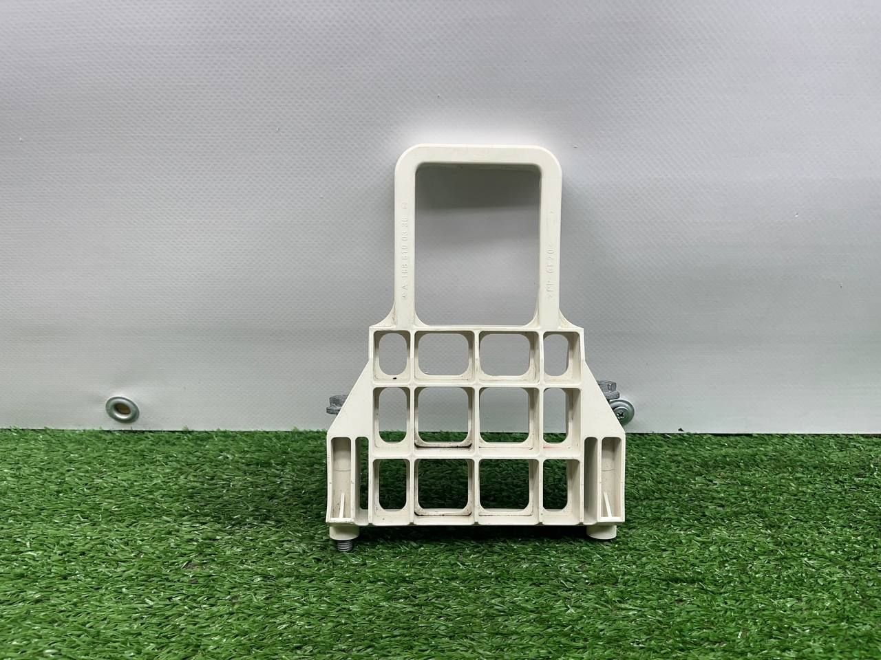Крепление аккумулятора