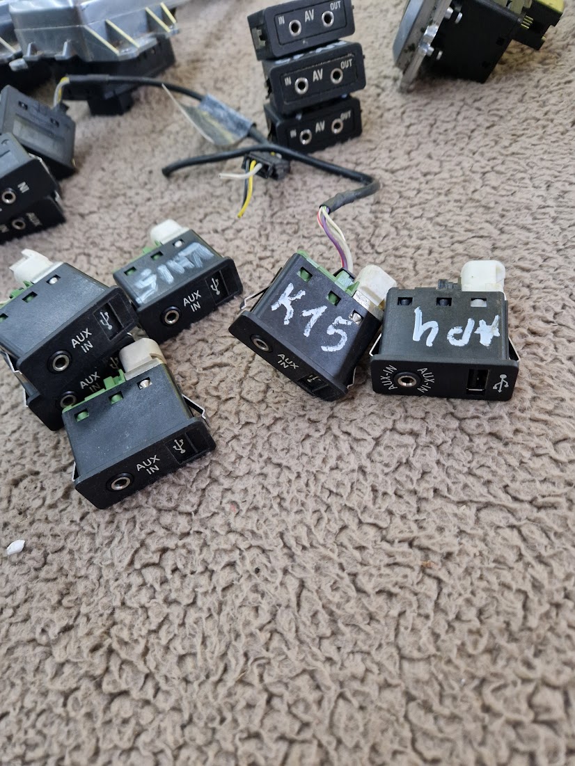Разъем AUX / USB