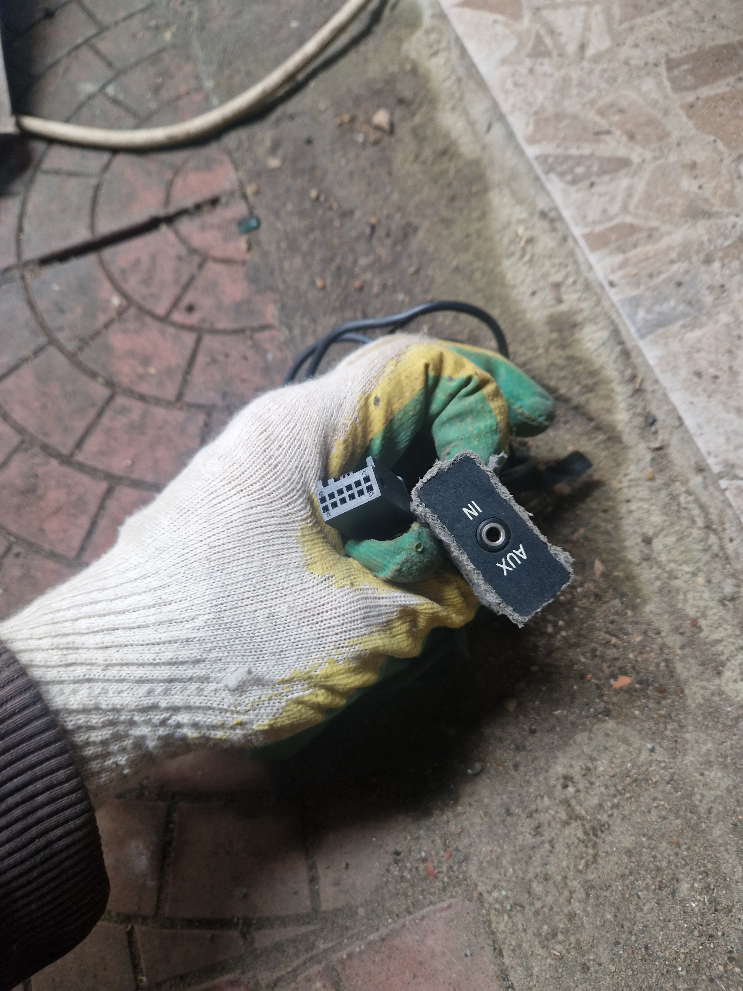 Разъем AUX / USB