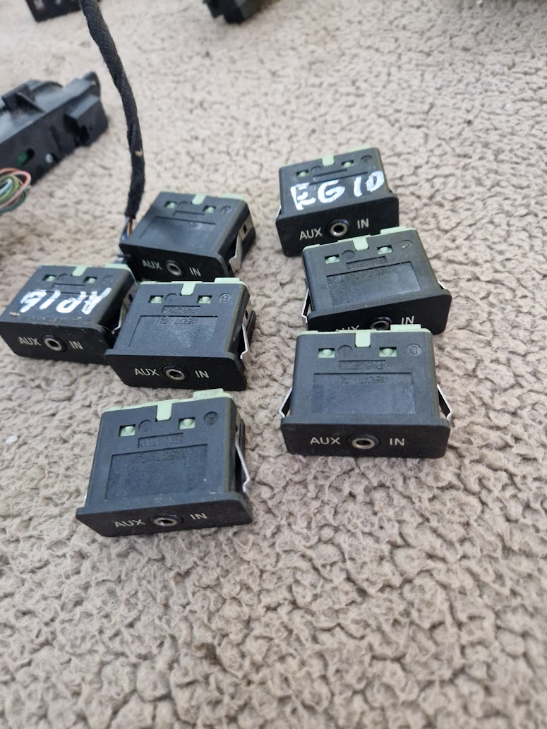 Разъем AUX / USB