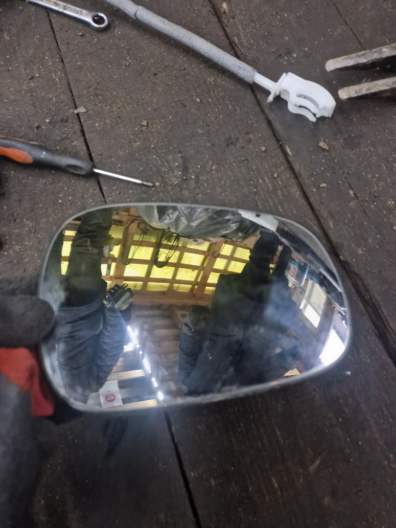 Стекло зеркала наружного правого