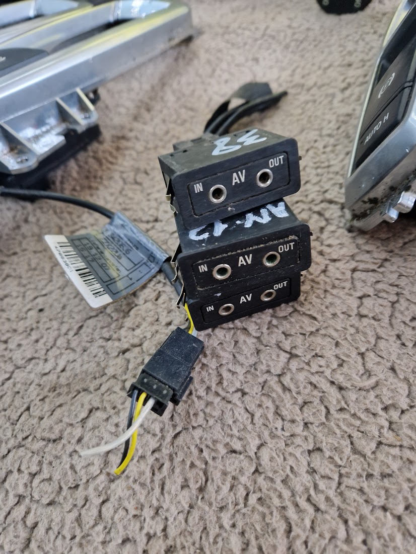Разъем AUX / USB